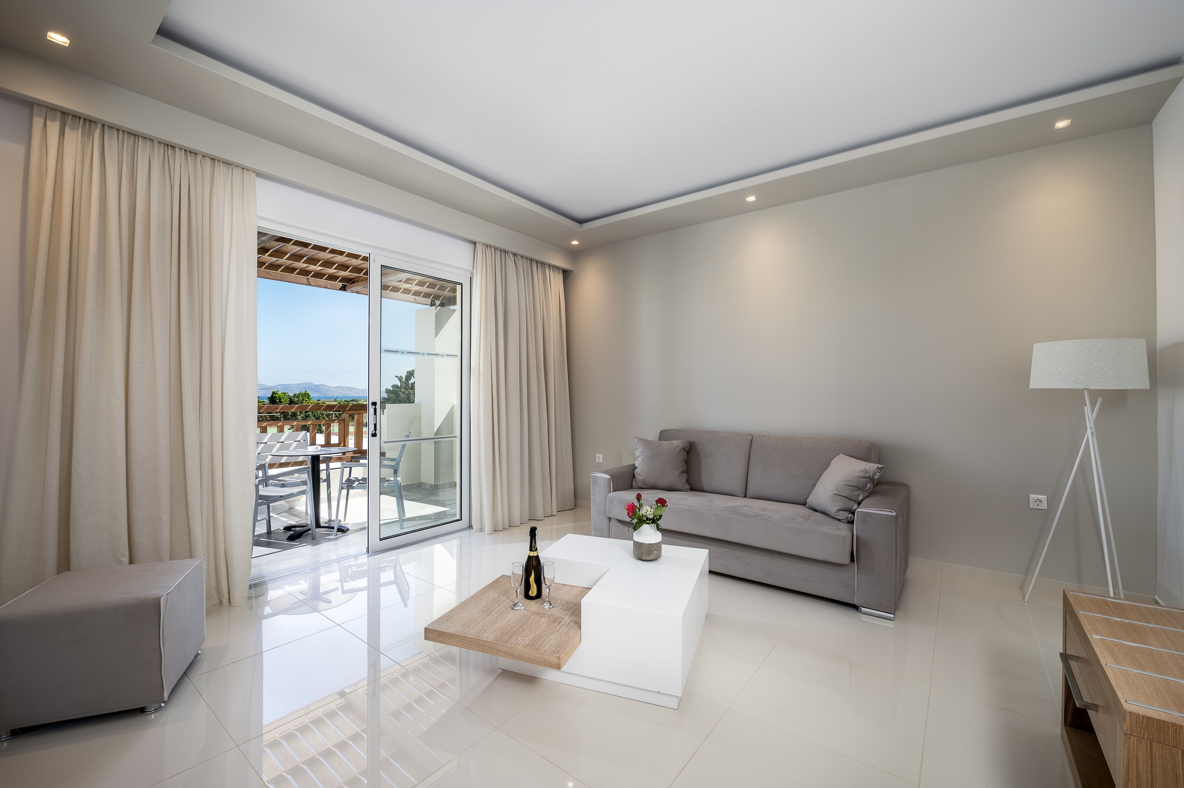 DELUXE FAMILY ROOM POOL VIEW BALCONY