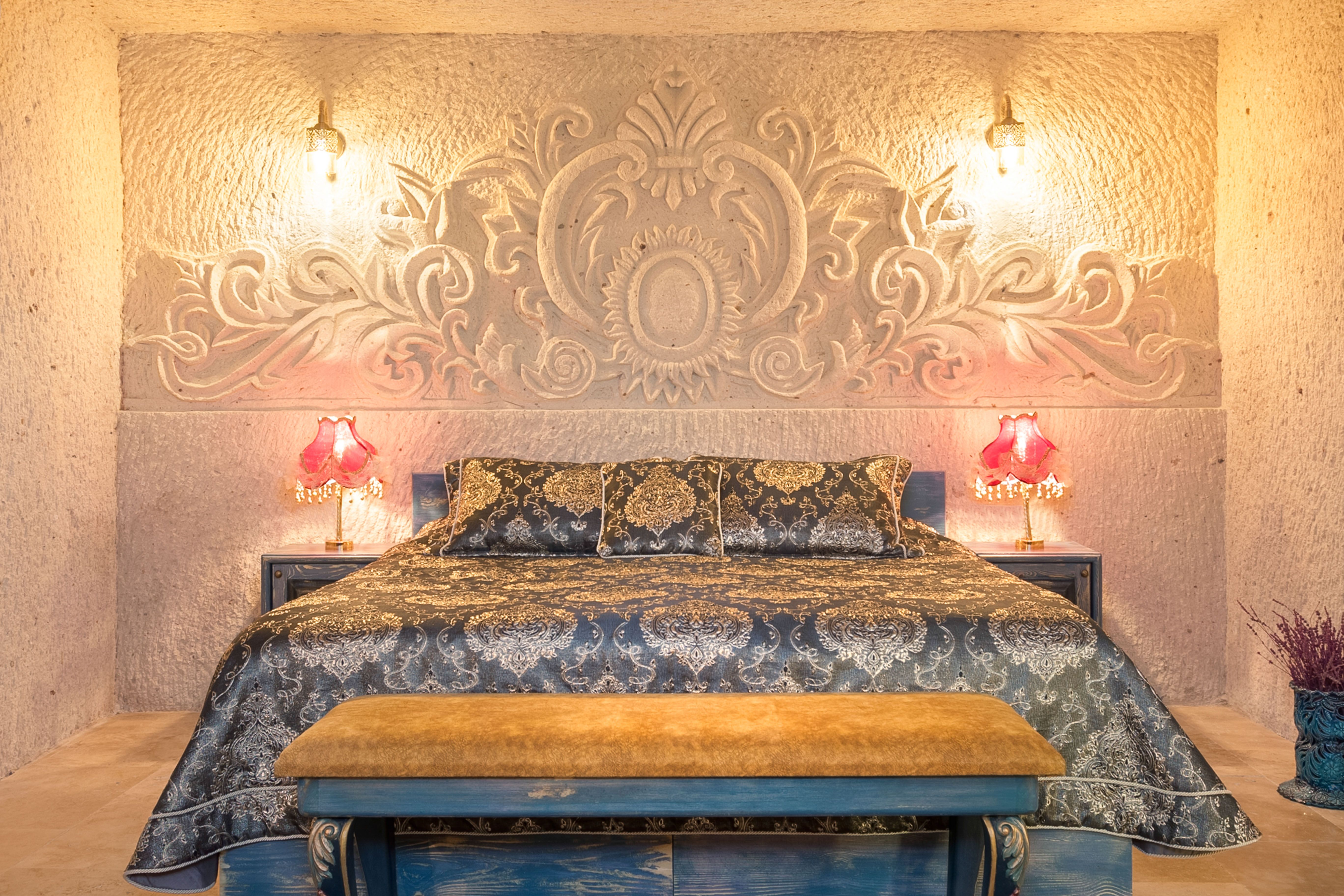 DELUXE KING SUITE