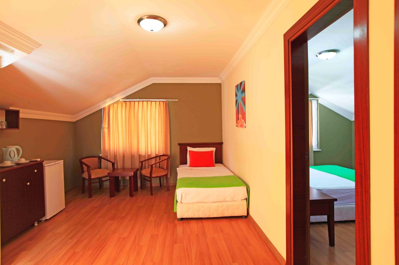 FAMILY ROOM 1