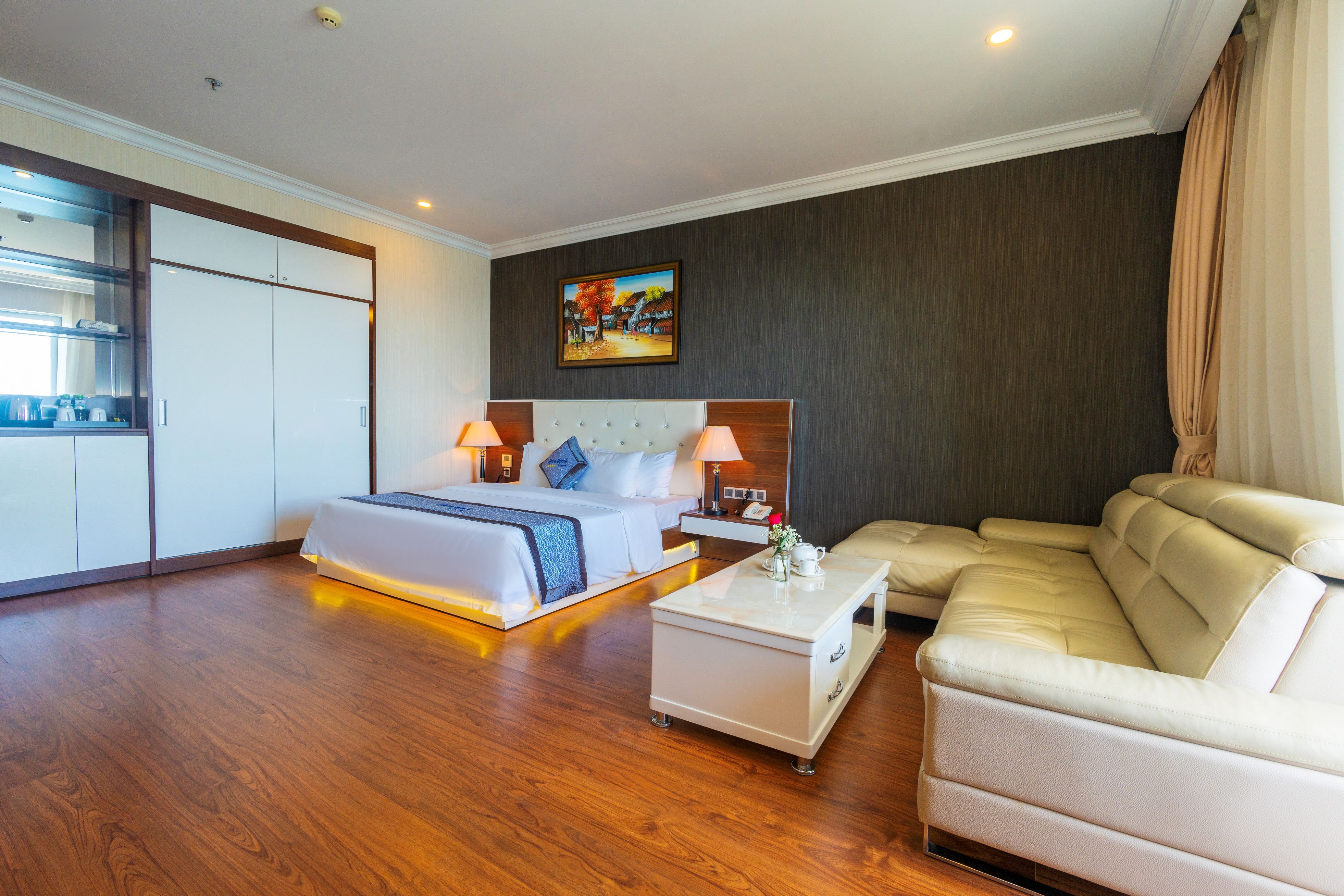 SUITE SEA VIEW WITH BALCONY (MAIN BUILDING) (CHILD WITHOUT EXTRA BED)