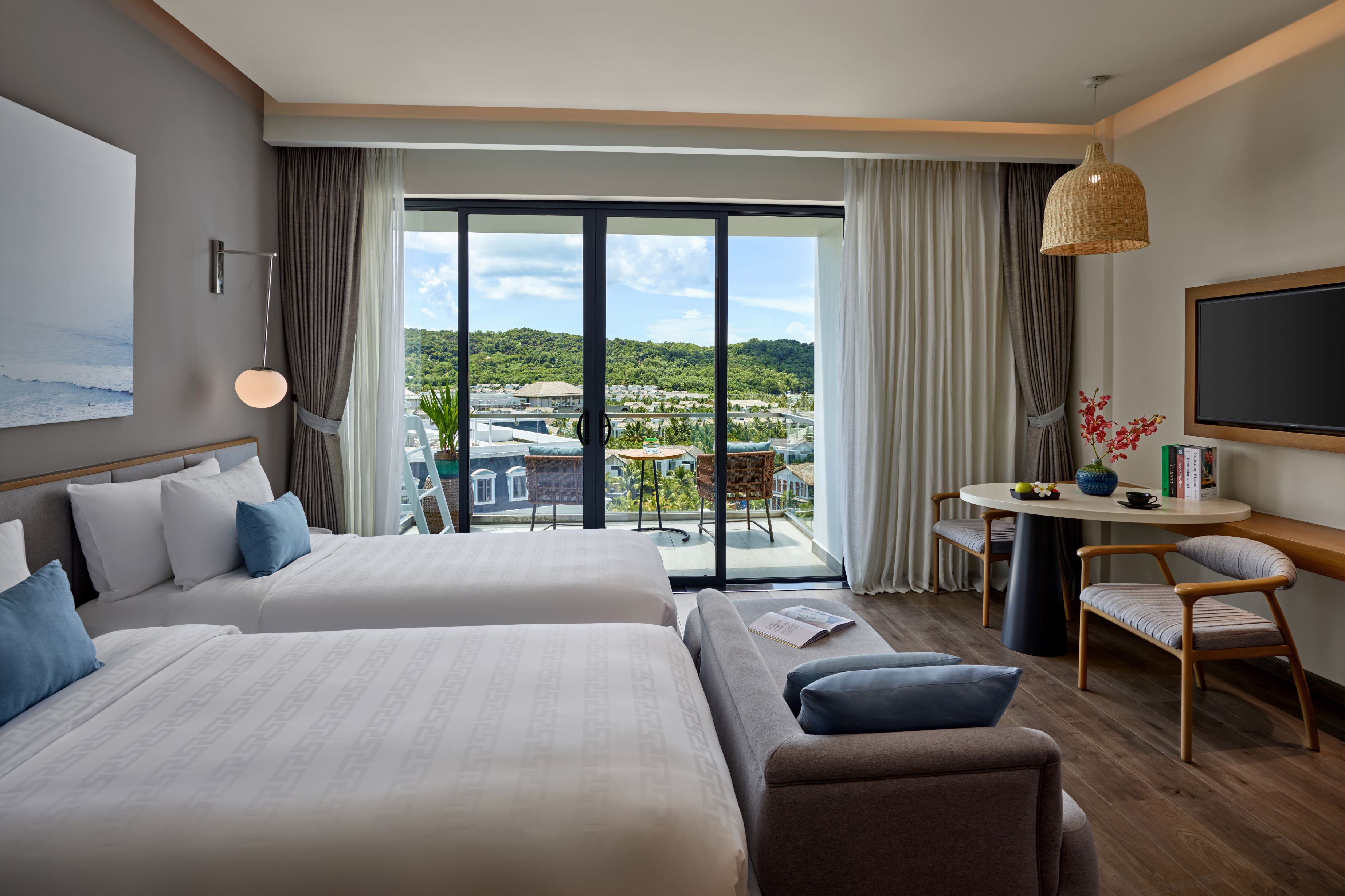 STANDARD ROOM WITH BALCONY (CHILD WITHOUT EXTRA BED)