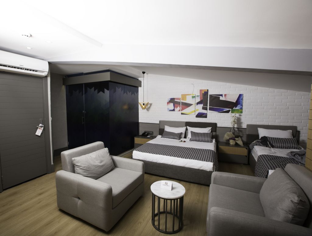 SUITE WITH SPA BATH