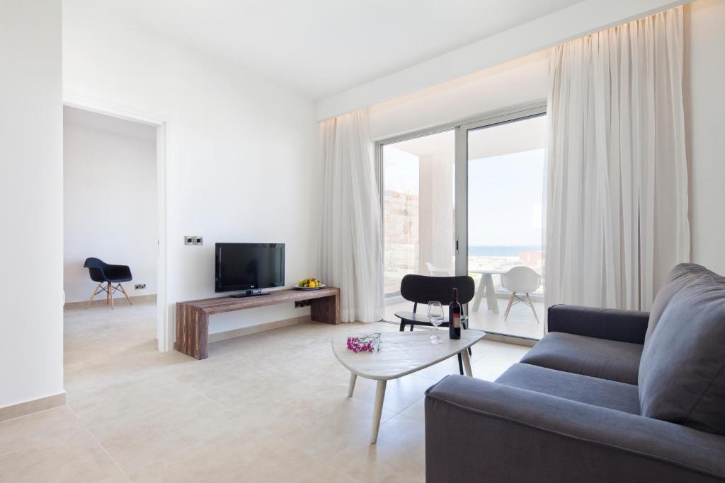 1 Bedroom Suite (SeaView, Balcony)