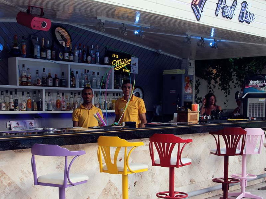 pool bar