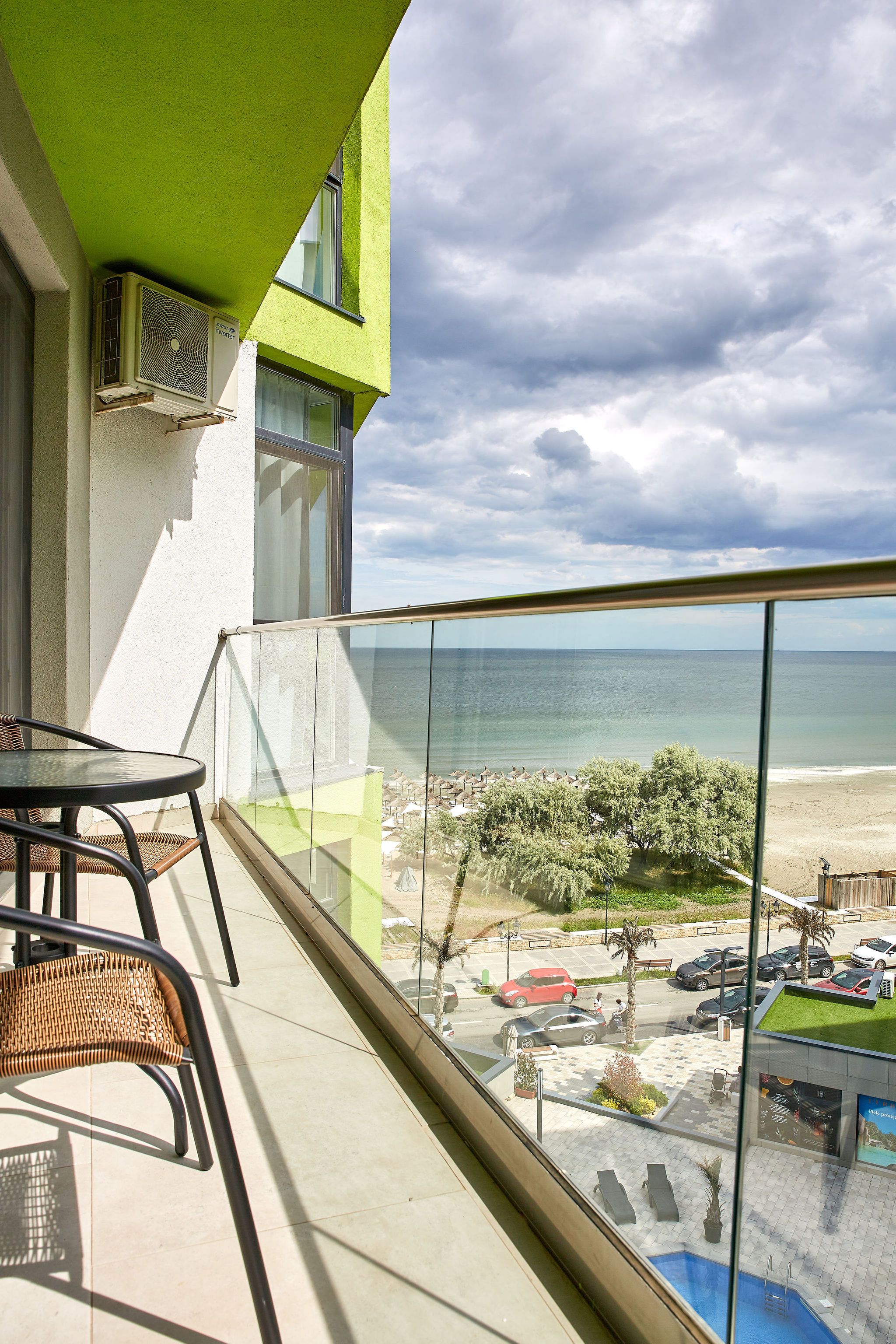 Hampton by Alezzi