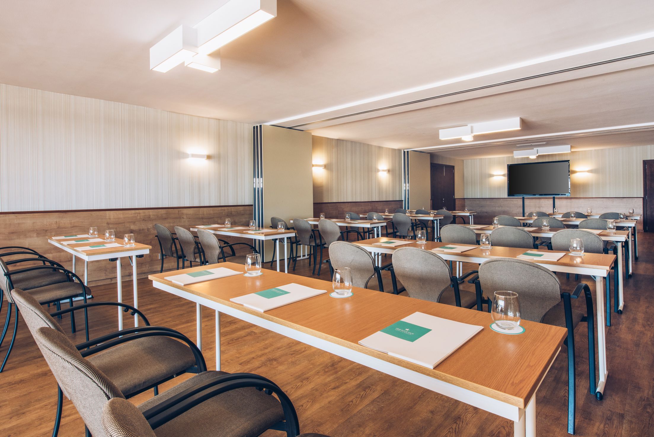 MICE (servicii de organizare de întâlniri, conferințe, alte evenimente)