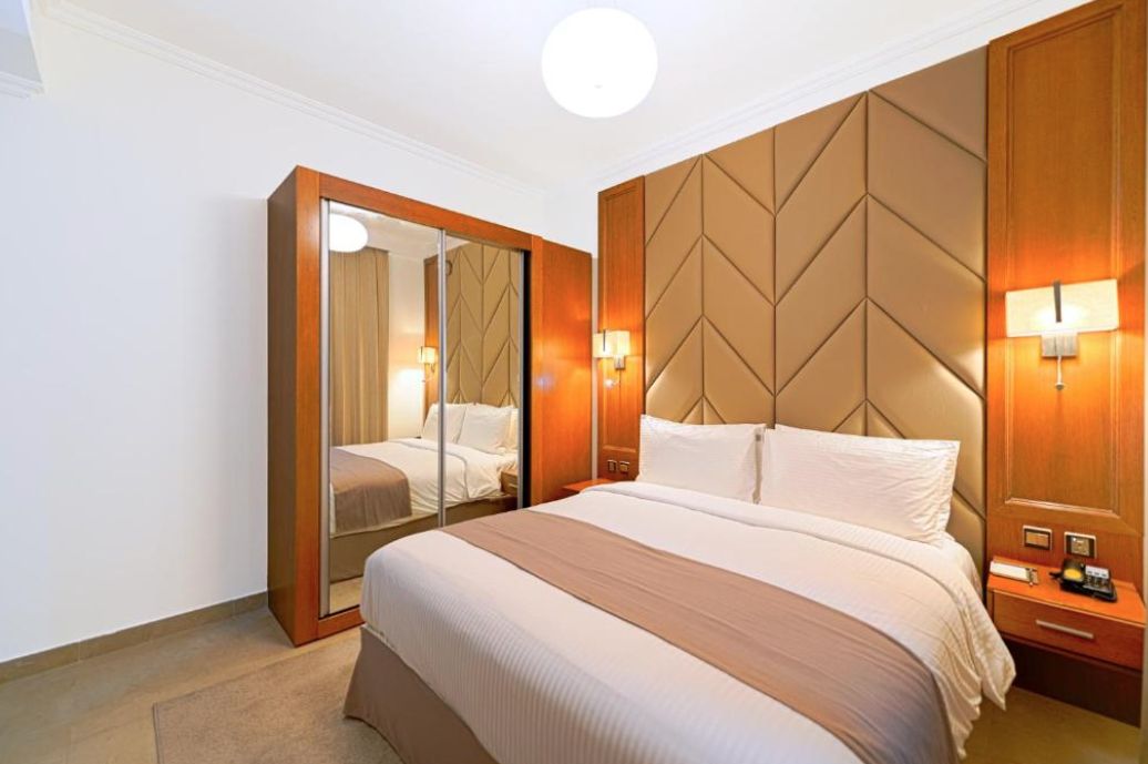 ONE BEDROOM APARTMENT