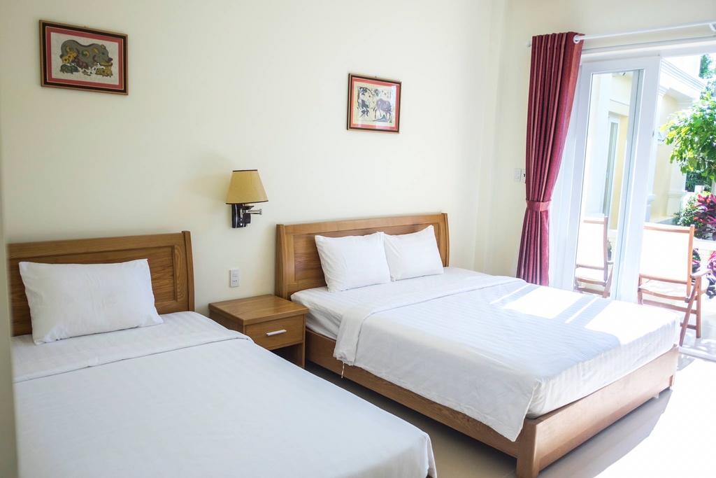 DELUXE TRIPLE BALCONY 