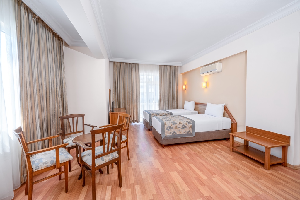 SUPERIOR ROOM 