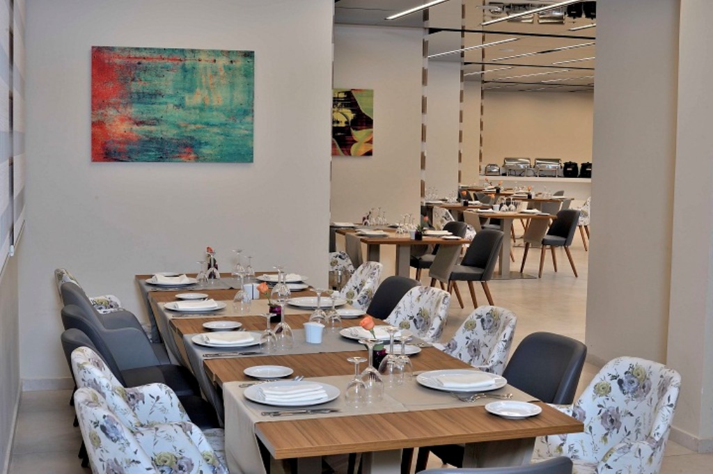 MAIN RESTAURANT