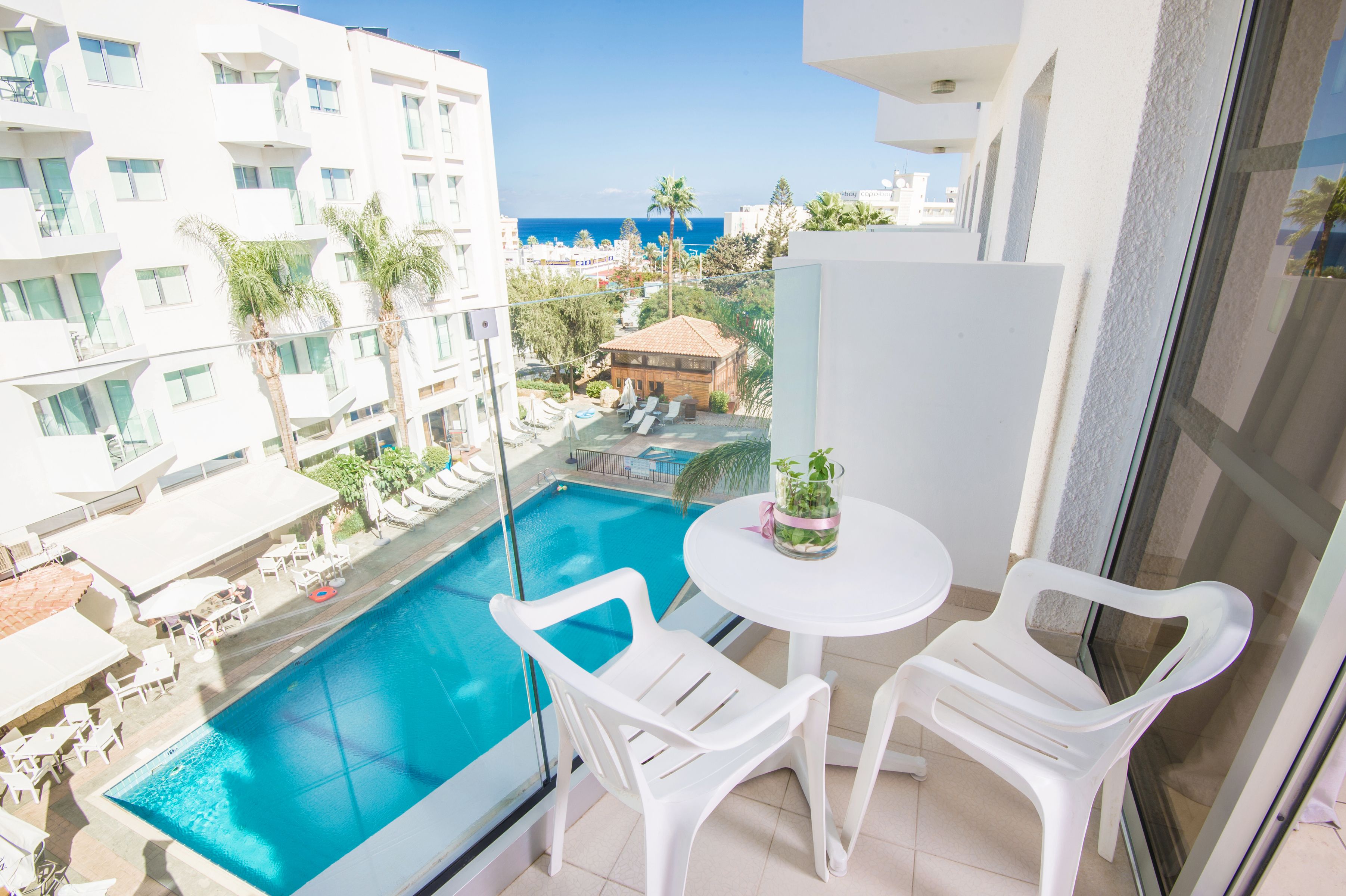 1 BEDROOM APARTMENT (BALCONY)