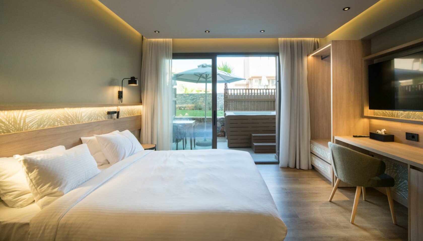 Classic Double Room Garden View with Outdoor Hot Tub