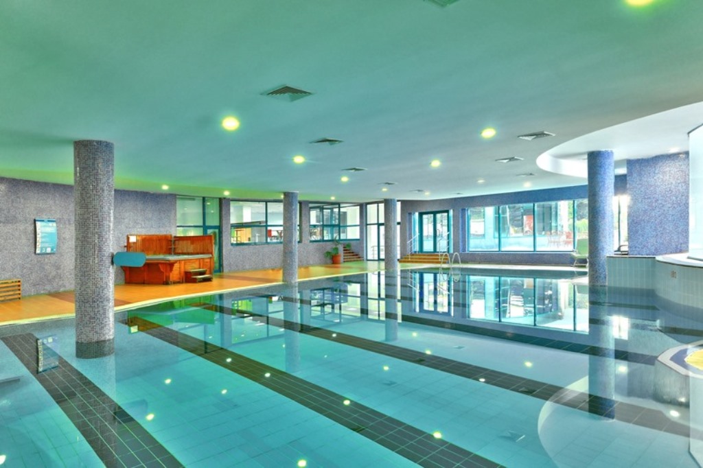 Piscină interioară