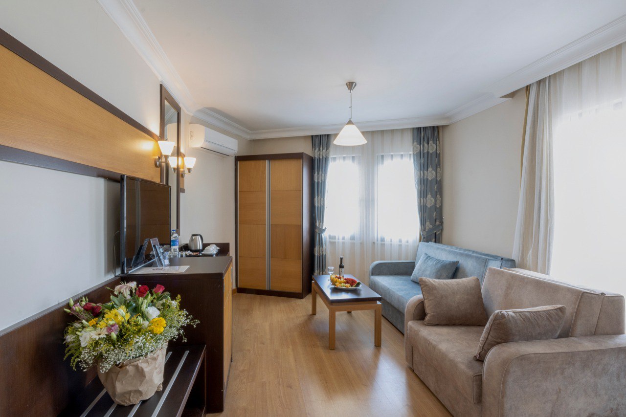 FAMILY ROOM