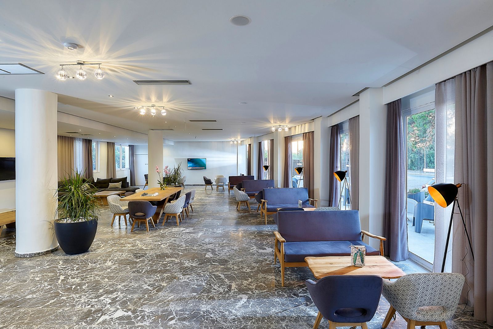 lobby bar