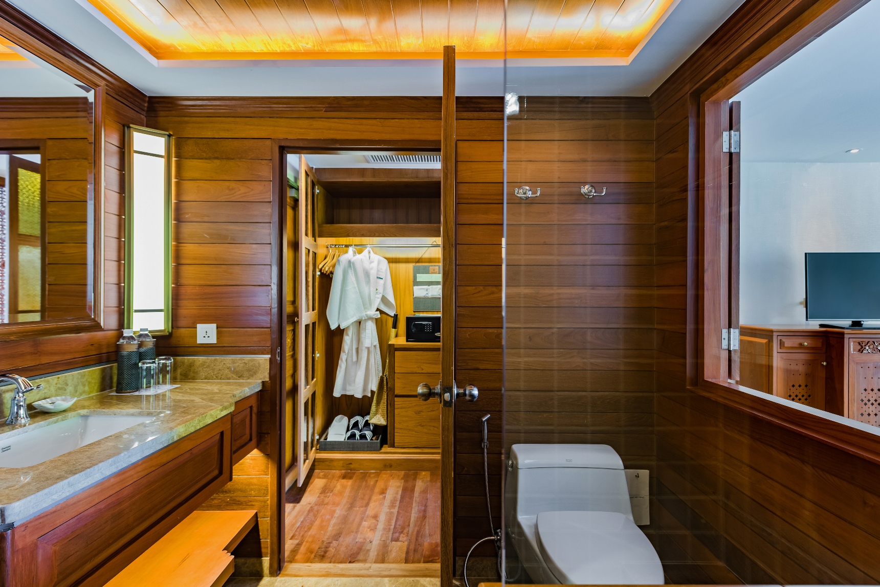 Ocean Jacuzzi Suite