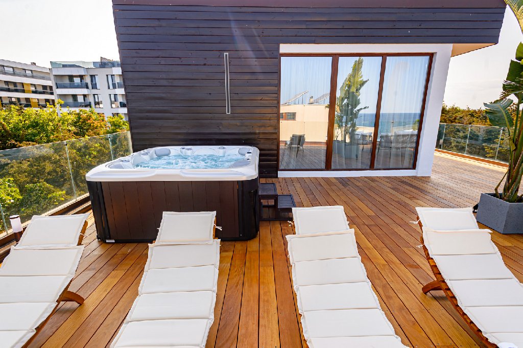 Apartment with Terrace, Jacuzzy and Sea View