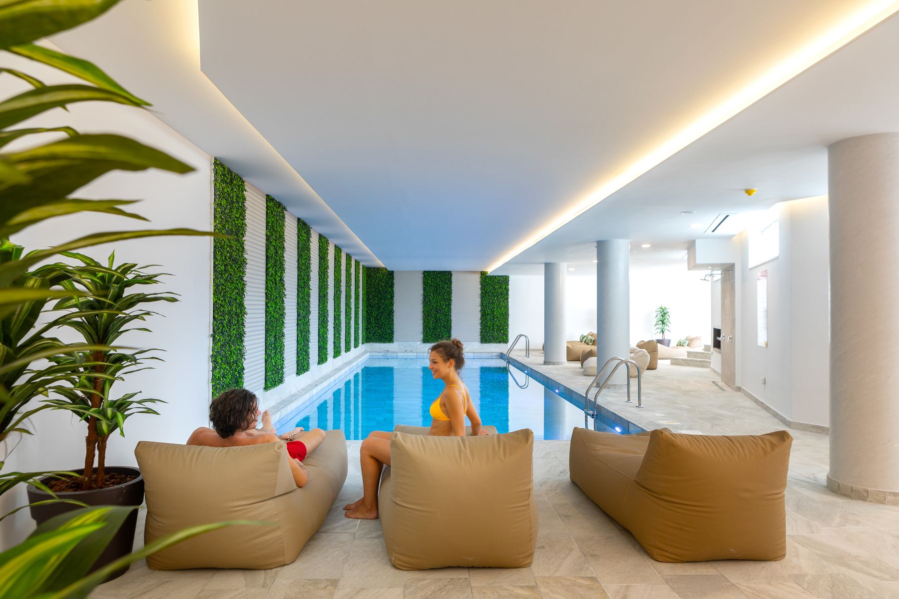 Piscină interioară