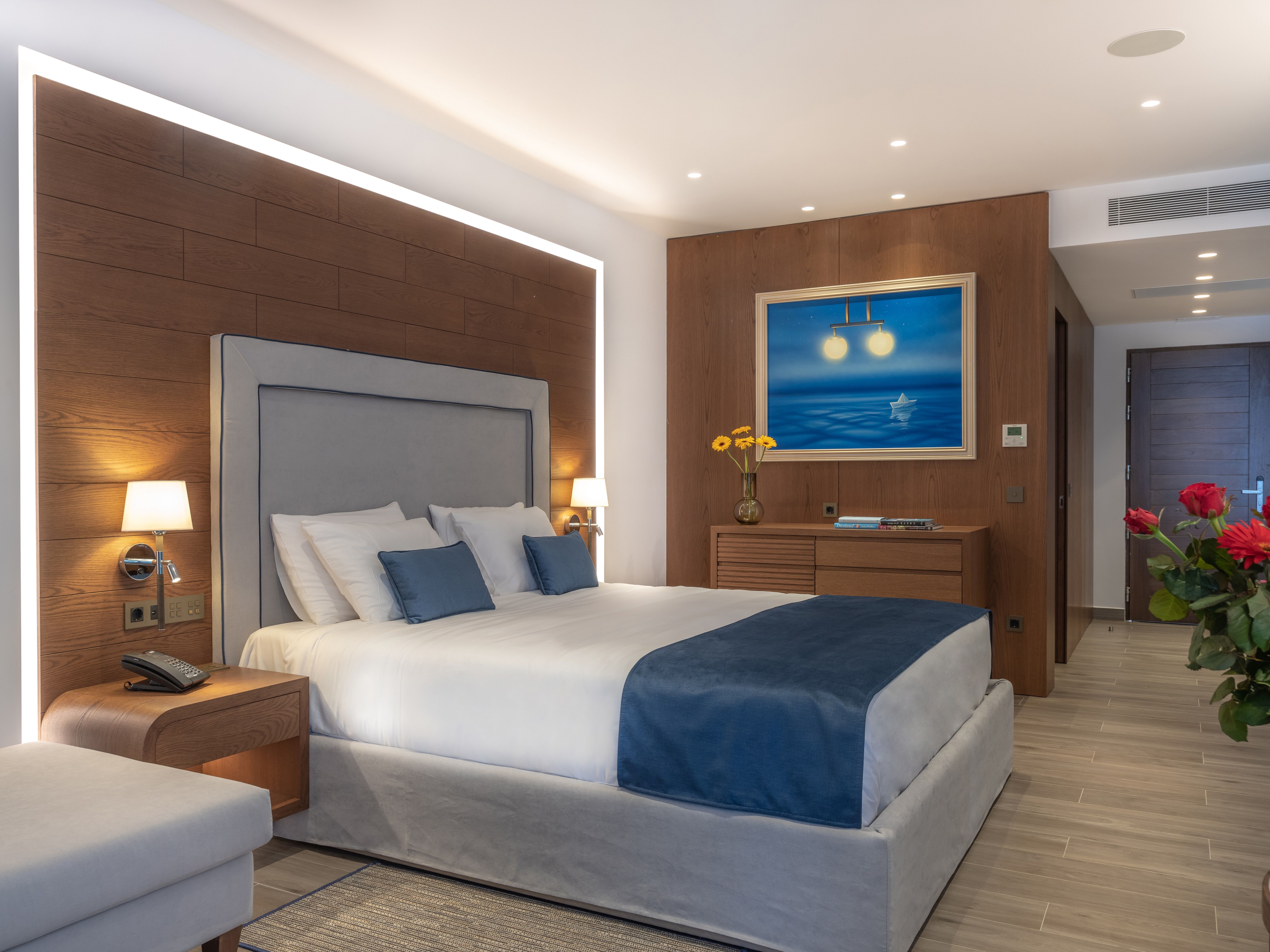 Aqua Marine Suite Waterfront with heated outdoor whirlpool and gym