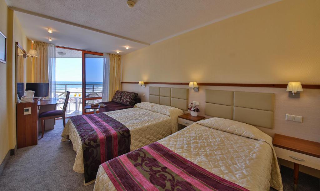 SINGLEUSE STANDARD ROOM (LATERALSEAVIEW, BALCONY OR TERRACE)