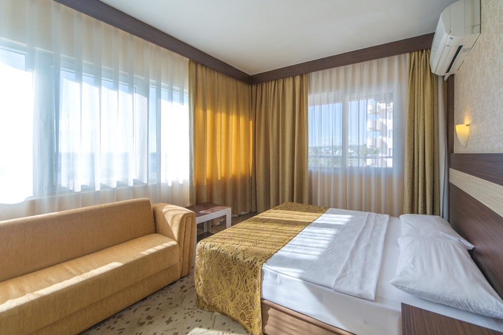 WORLD FAMILY ROOM