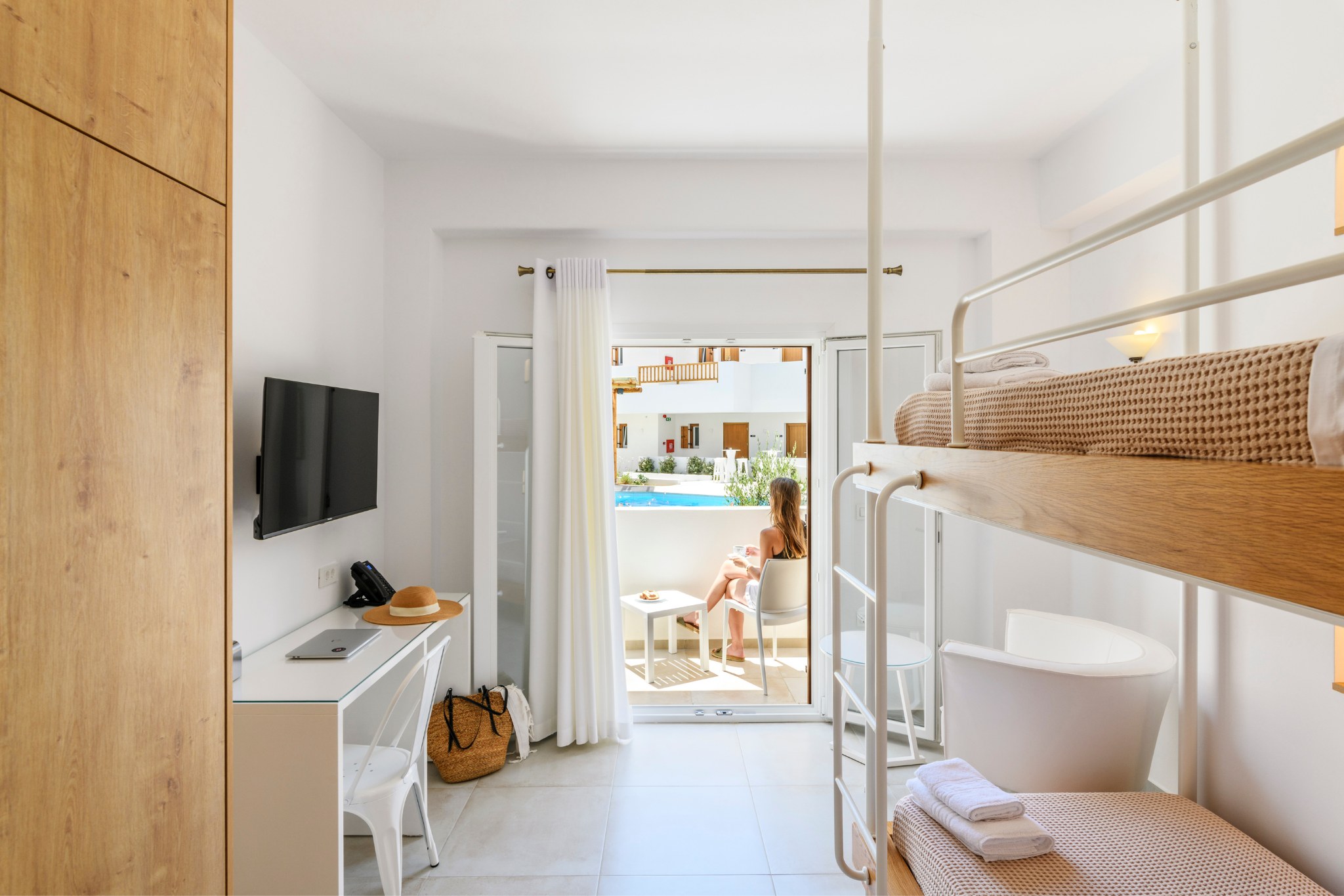 Pool Splash Room for 2