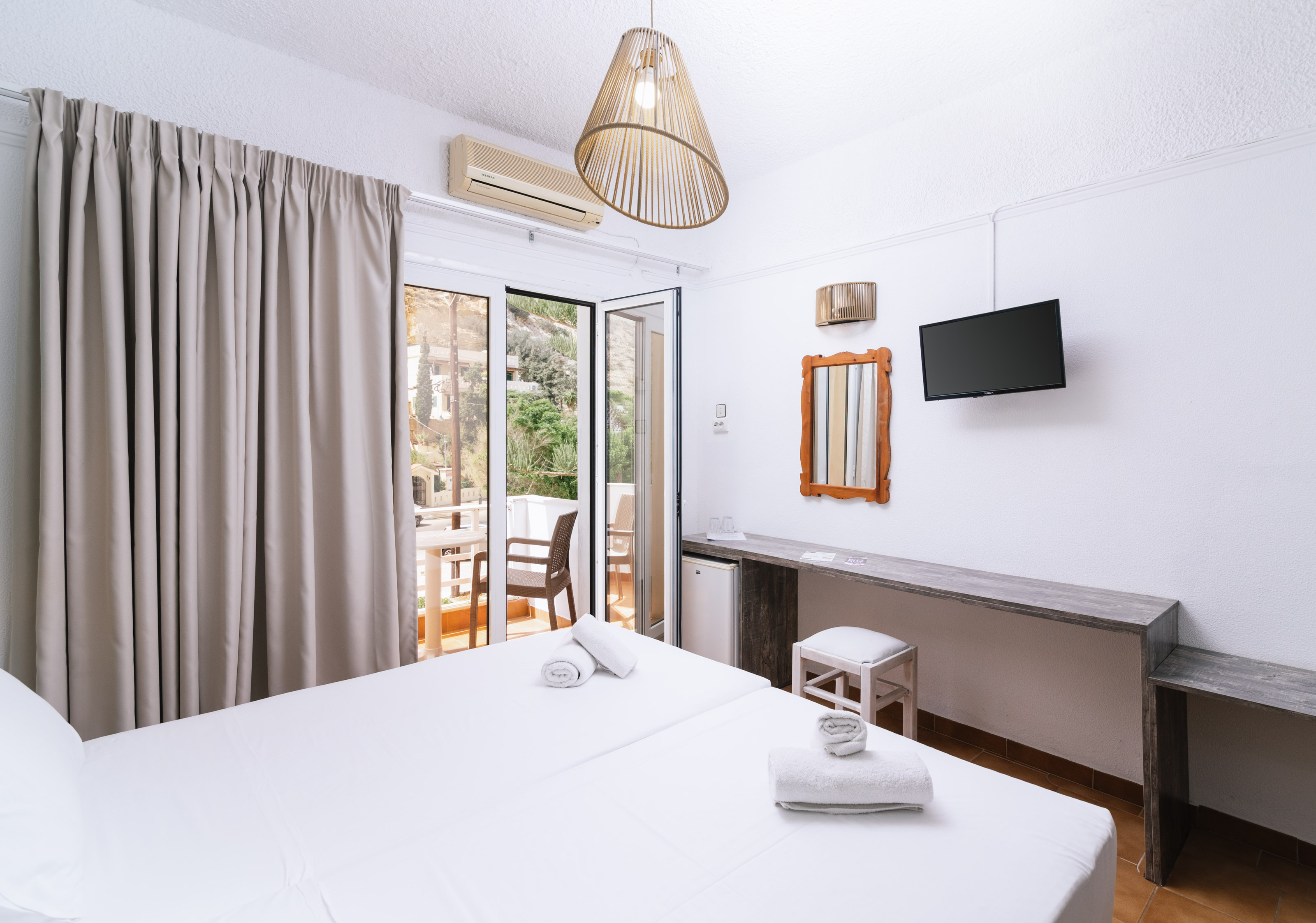 DOUBLE ROOM