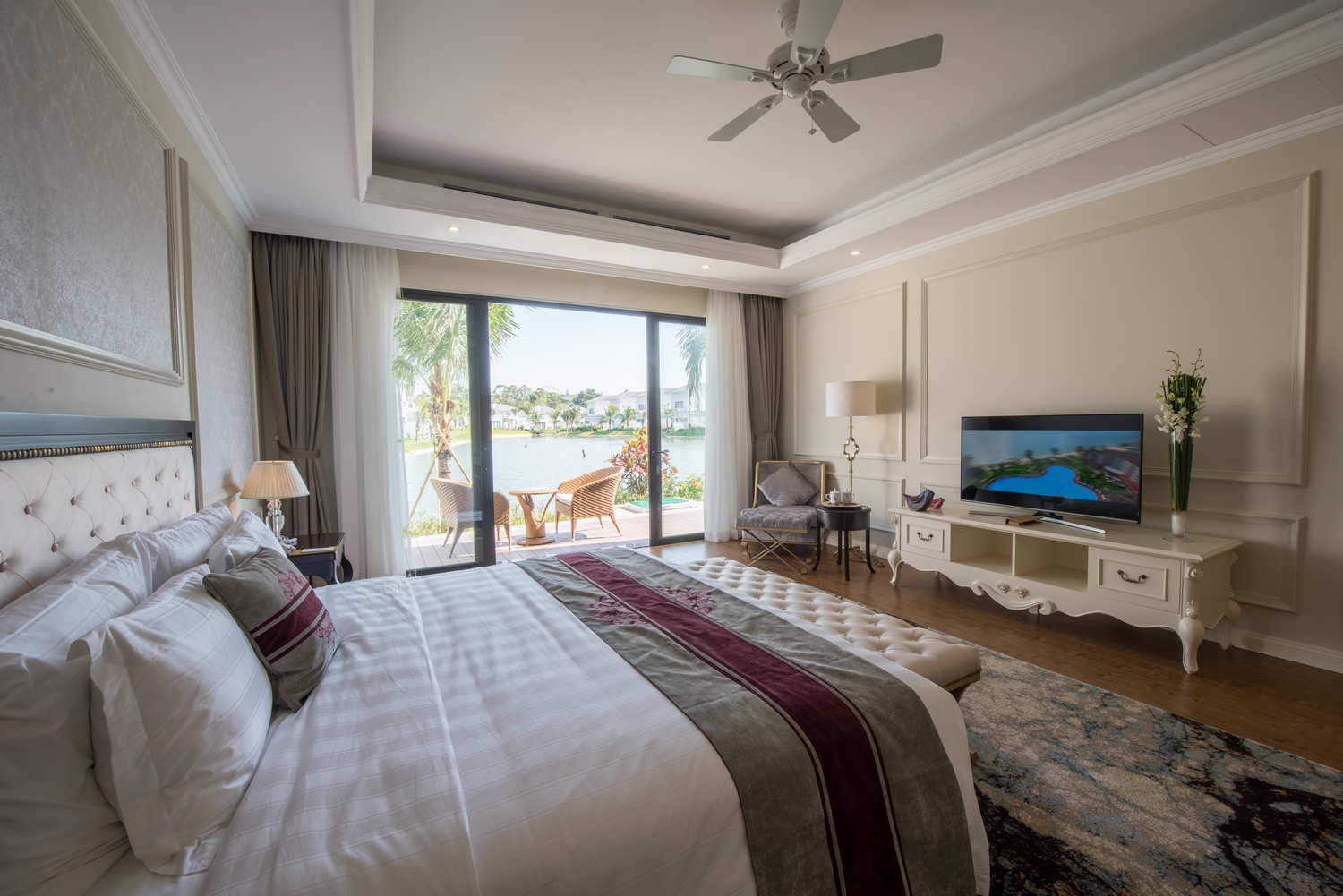VILLA THREE BEDROOMS GARDEN VIEW 