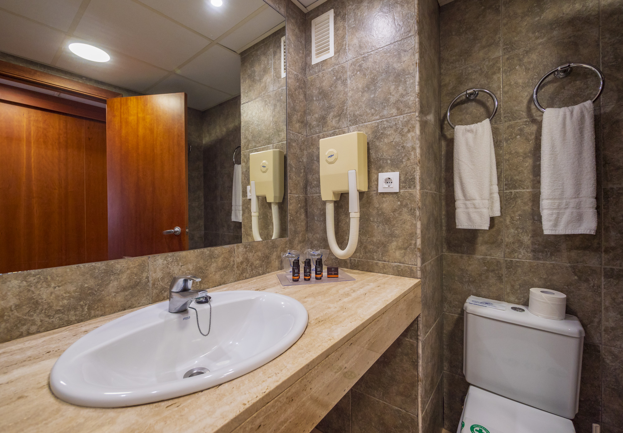 PREMIUM ROOM