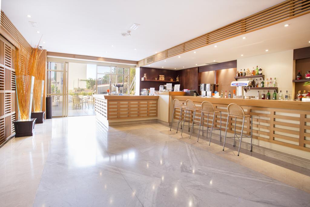MAIN BAR