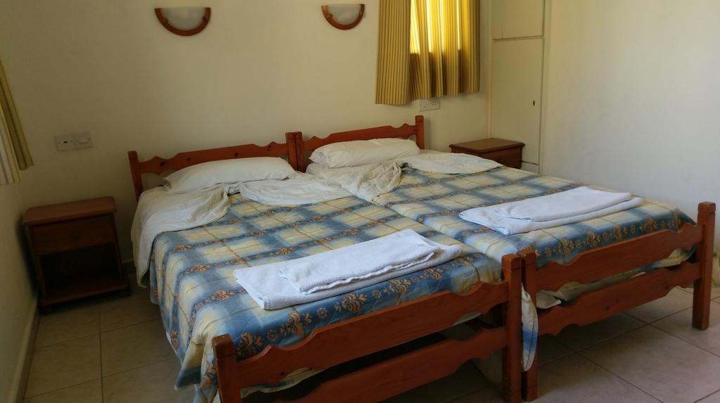 ONE BEDROOM APARTMENT INLAND VIEW