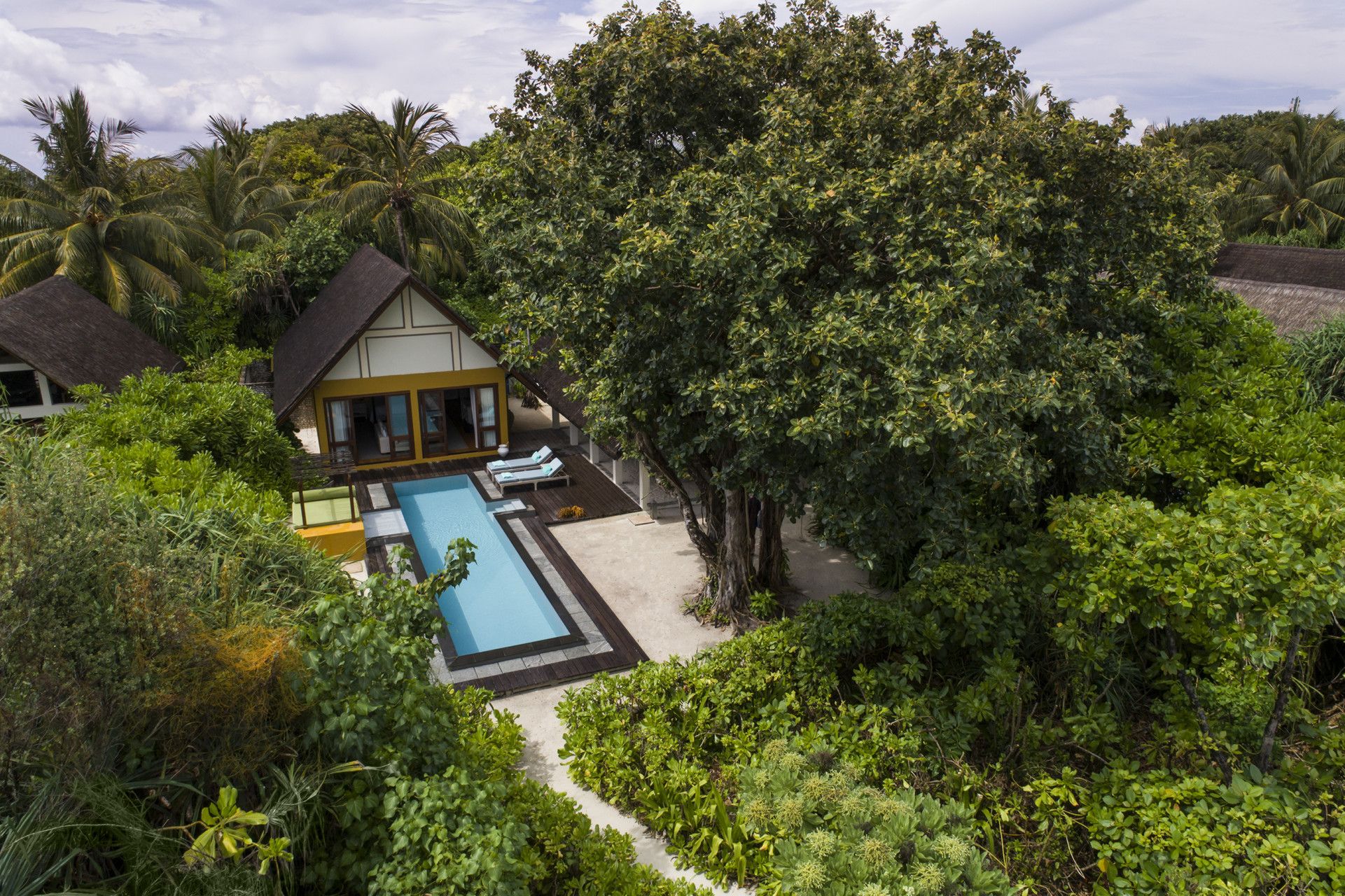 BEACH VILLA WITH POOL