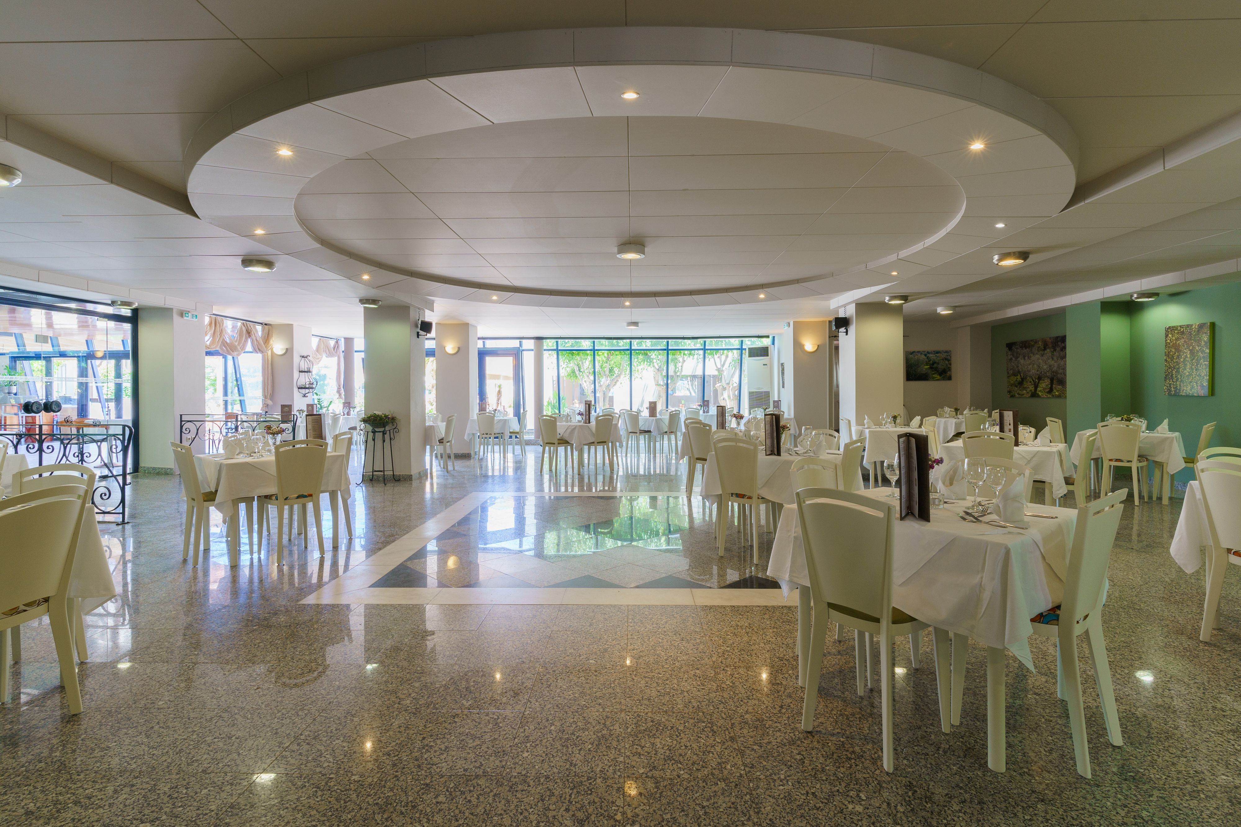 MAIN RESTAURANT 