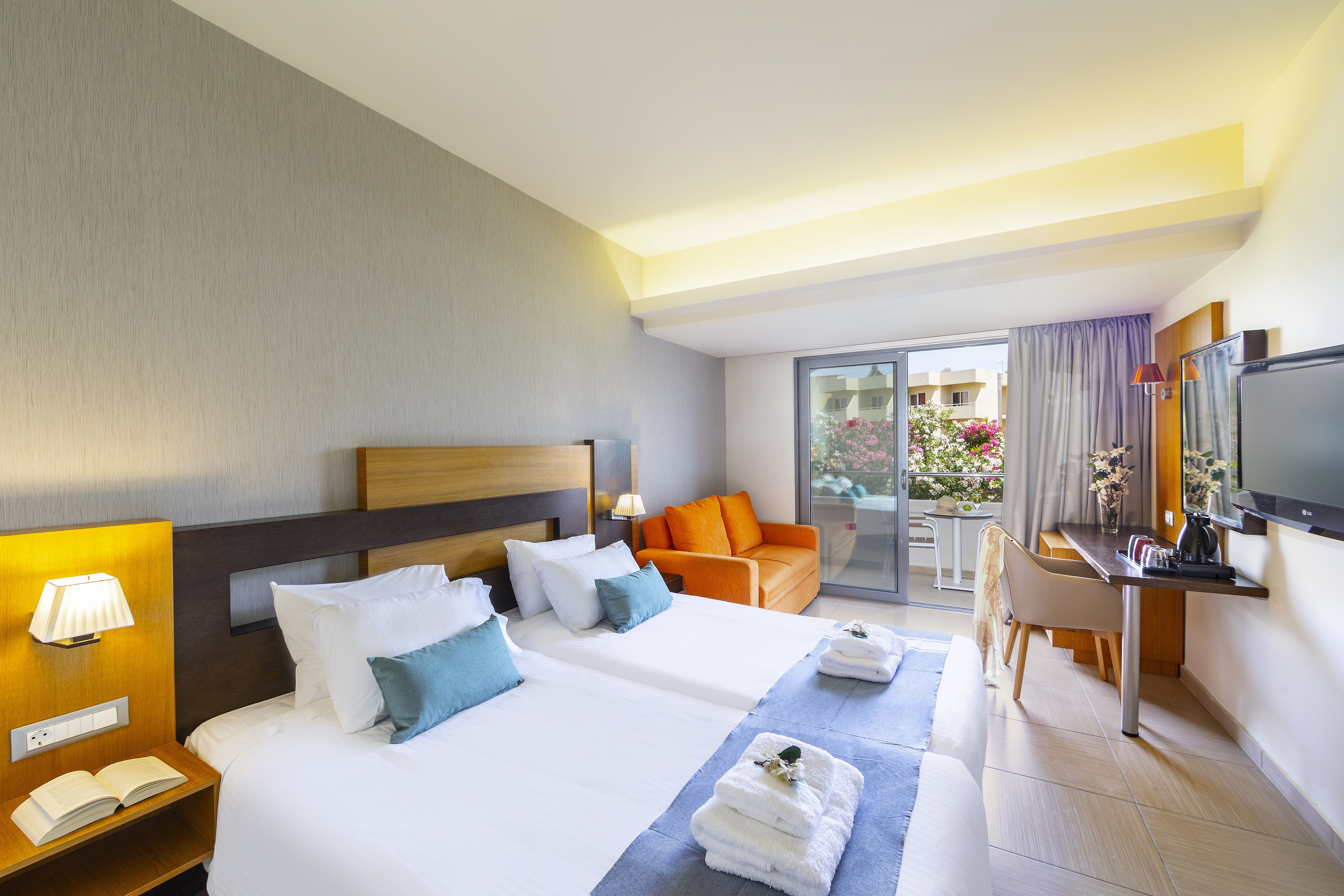 DBL Standard Room Garden View with Balcony or Terrace