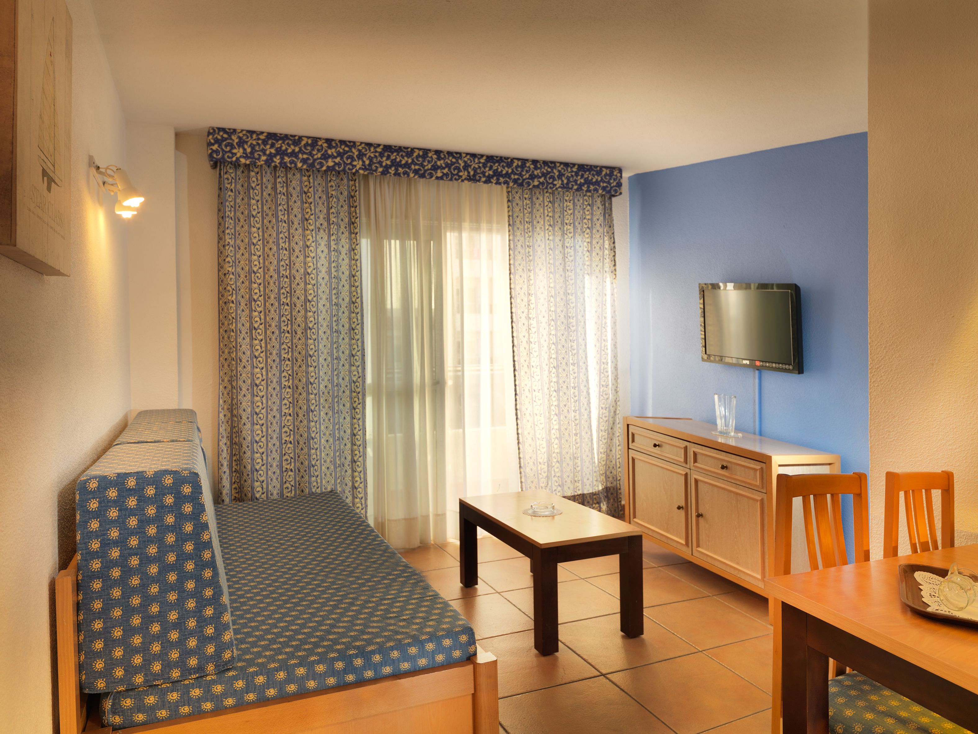 2 BEDROOM APARTMENT BALCONY OR TERRACE