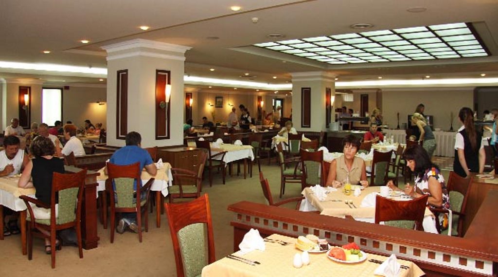 MAIN RESTAURANT