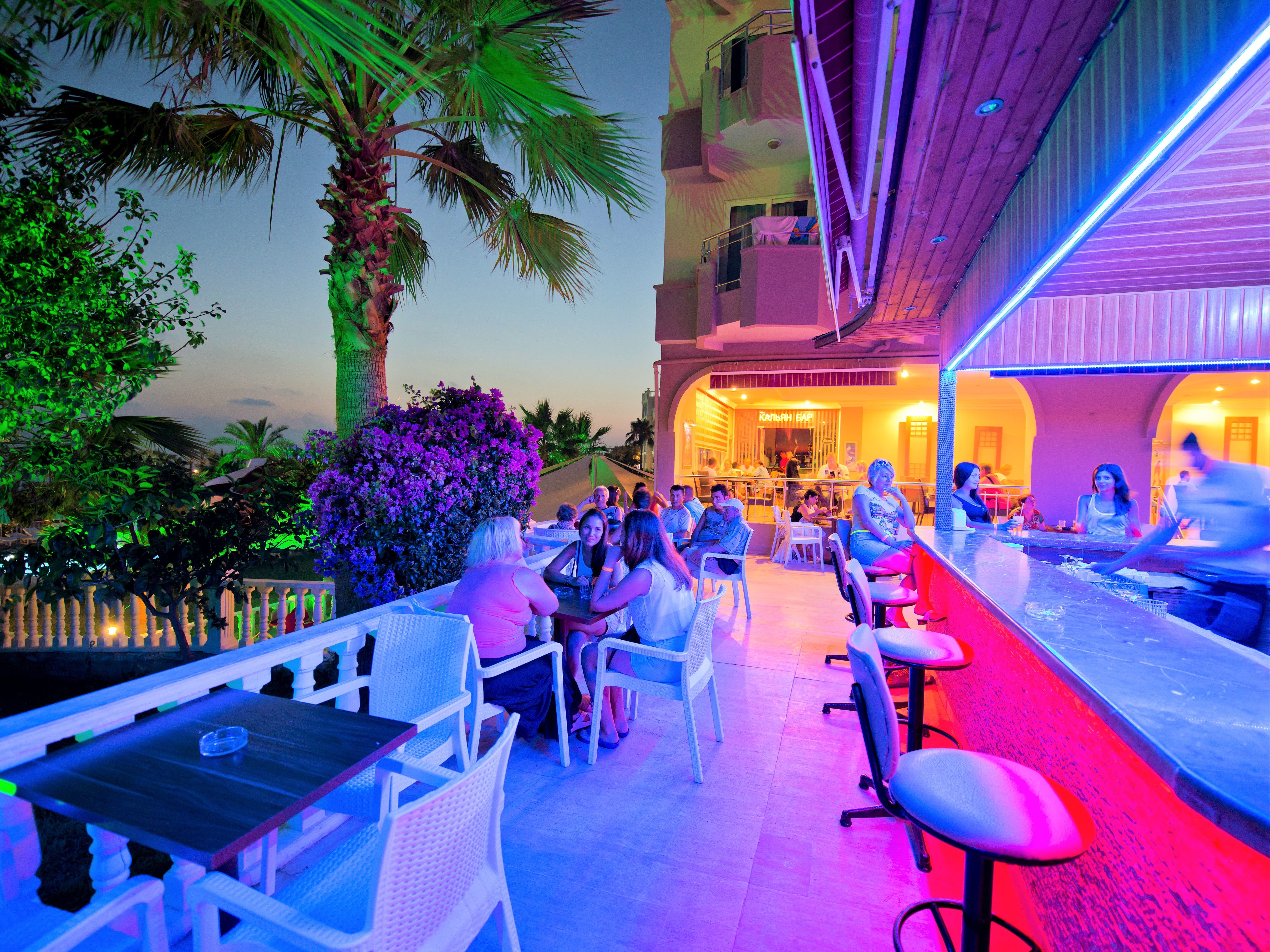 Pool Bar