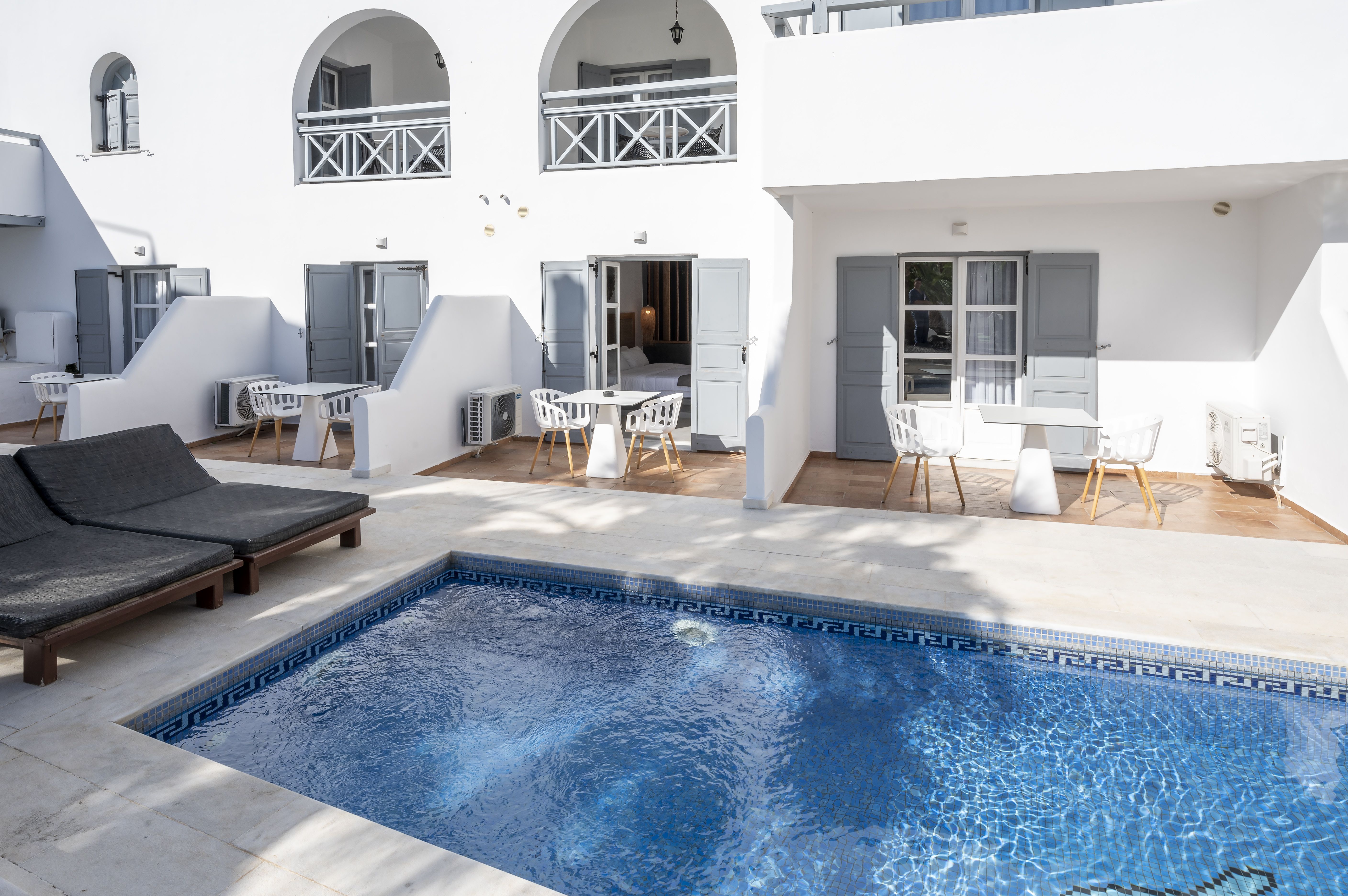 Junior Suite with Shared Pool