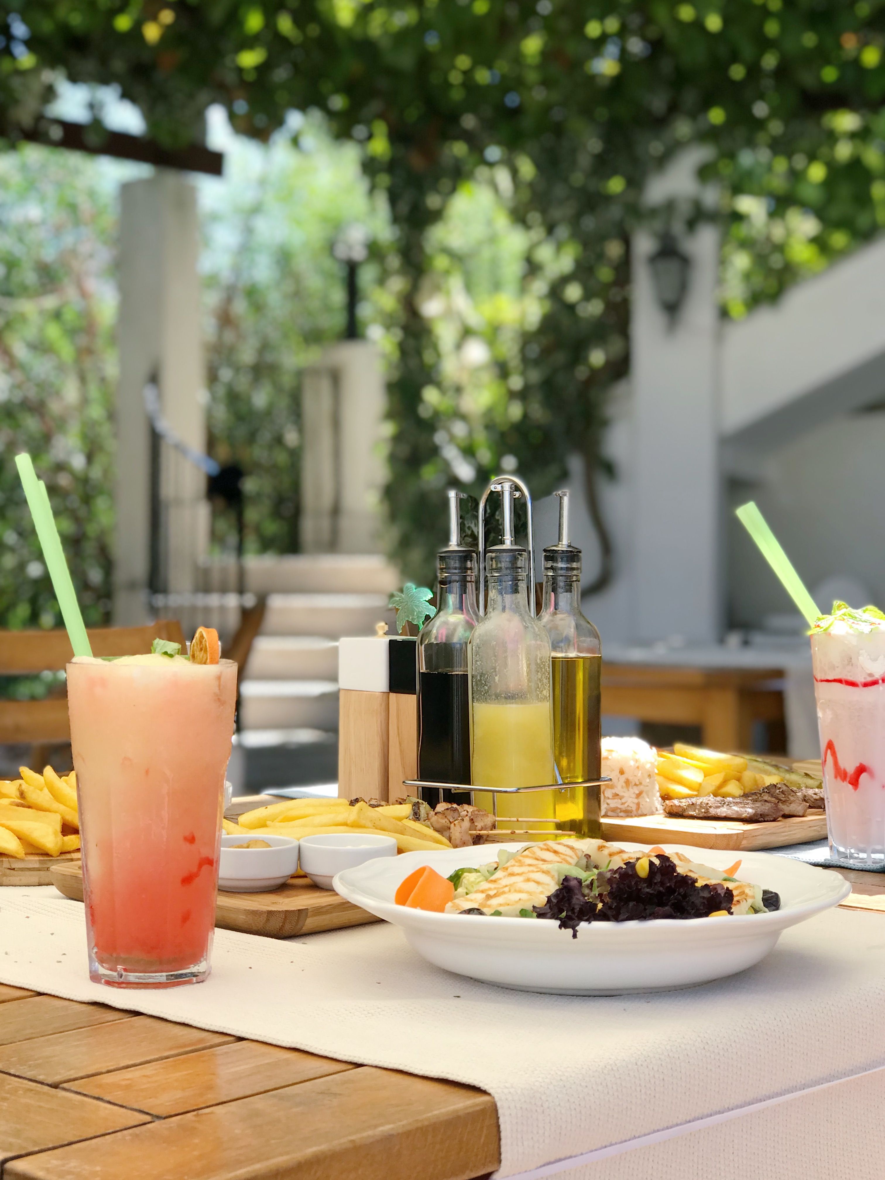Pool Bar