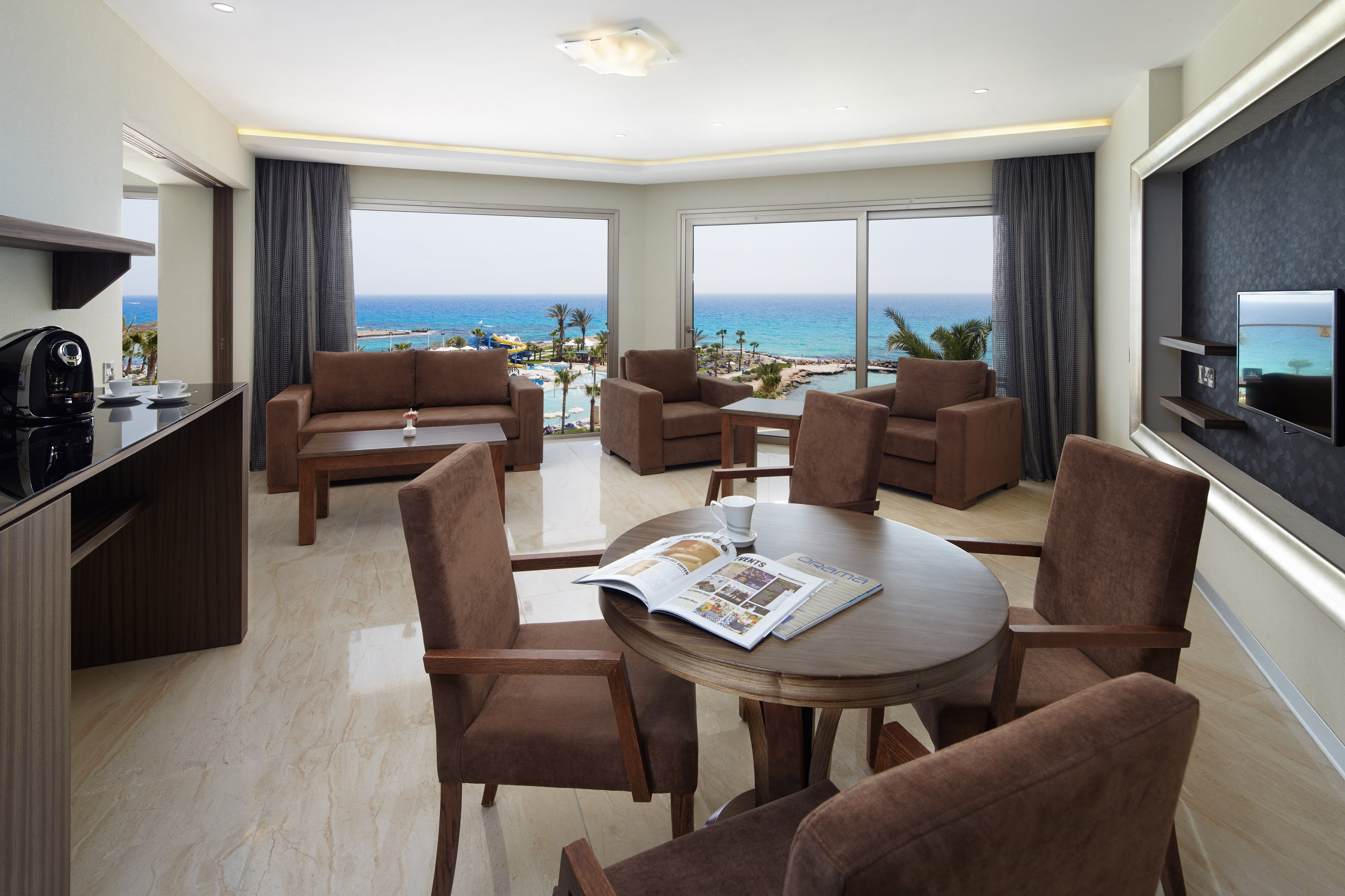 DELUXE BEACH FRONT SUITE