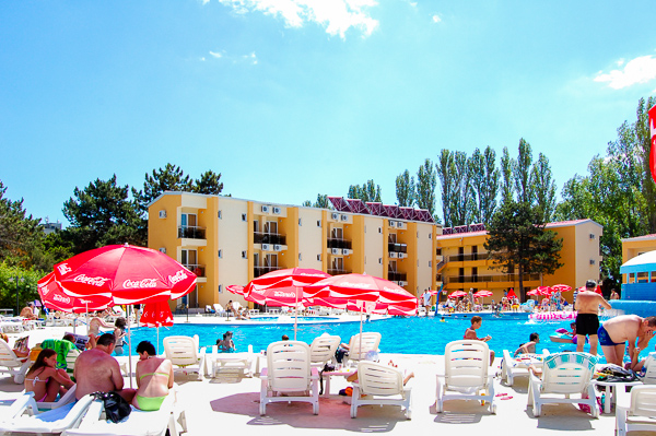 Eforie Nord, Hotel Club Dunarea, piscina exterioara.jpg