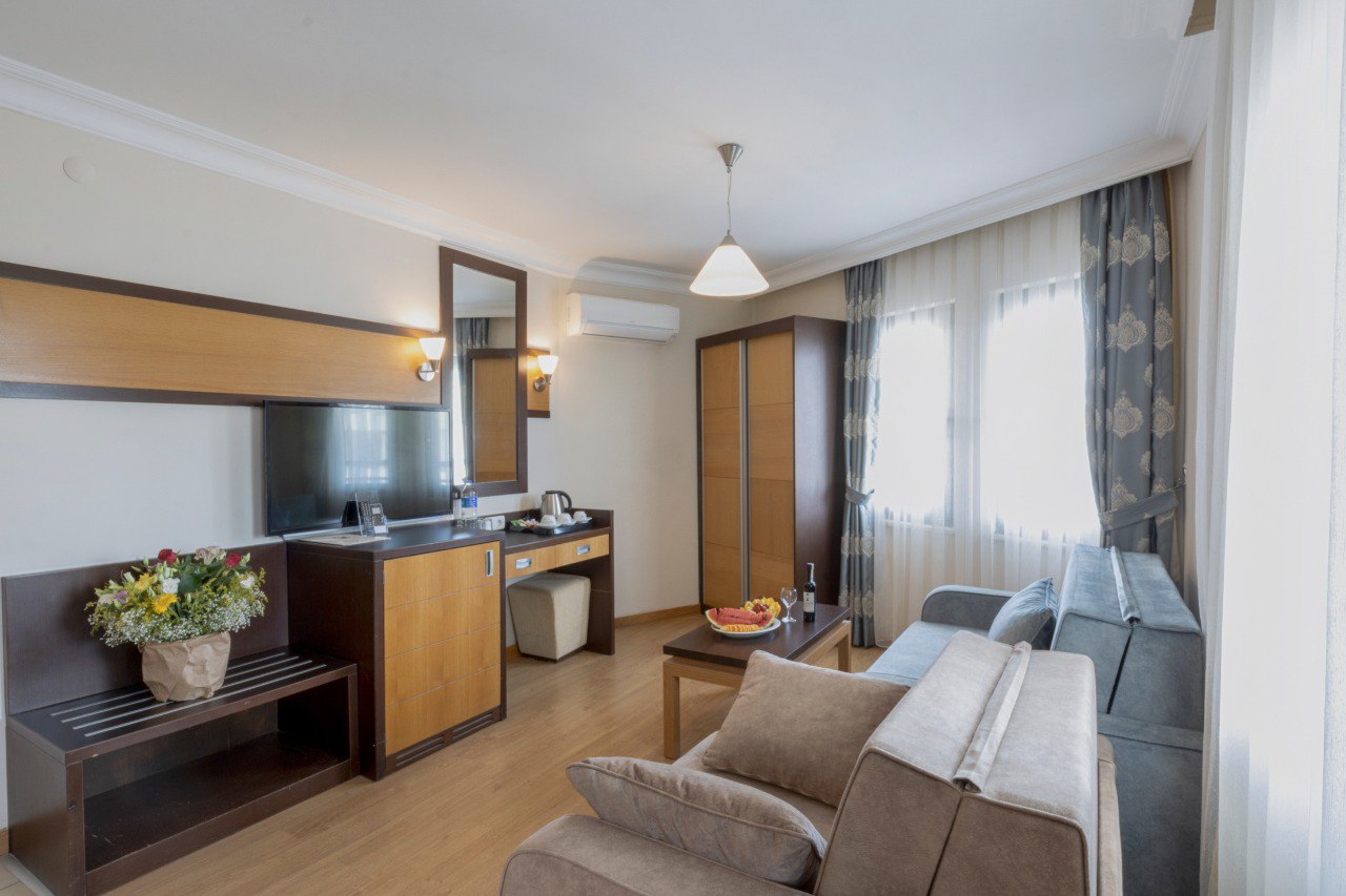 FAMILY ROOM