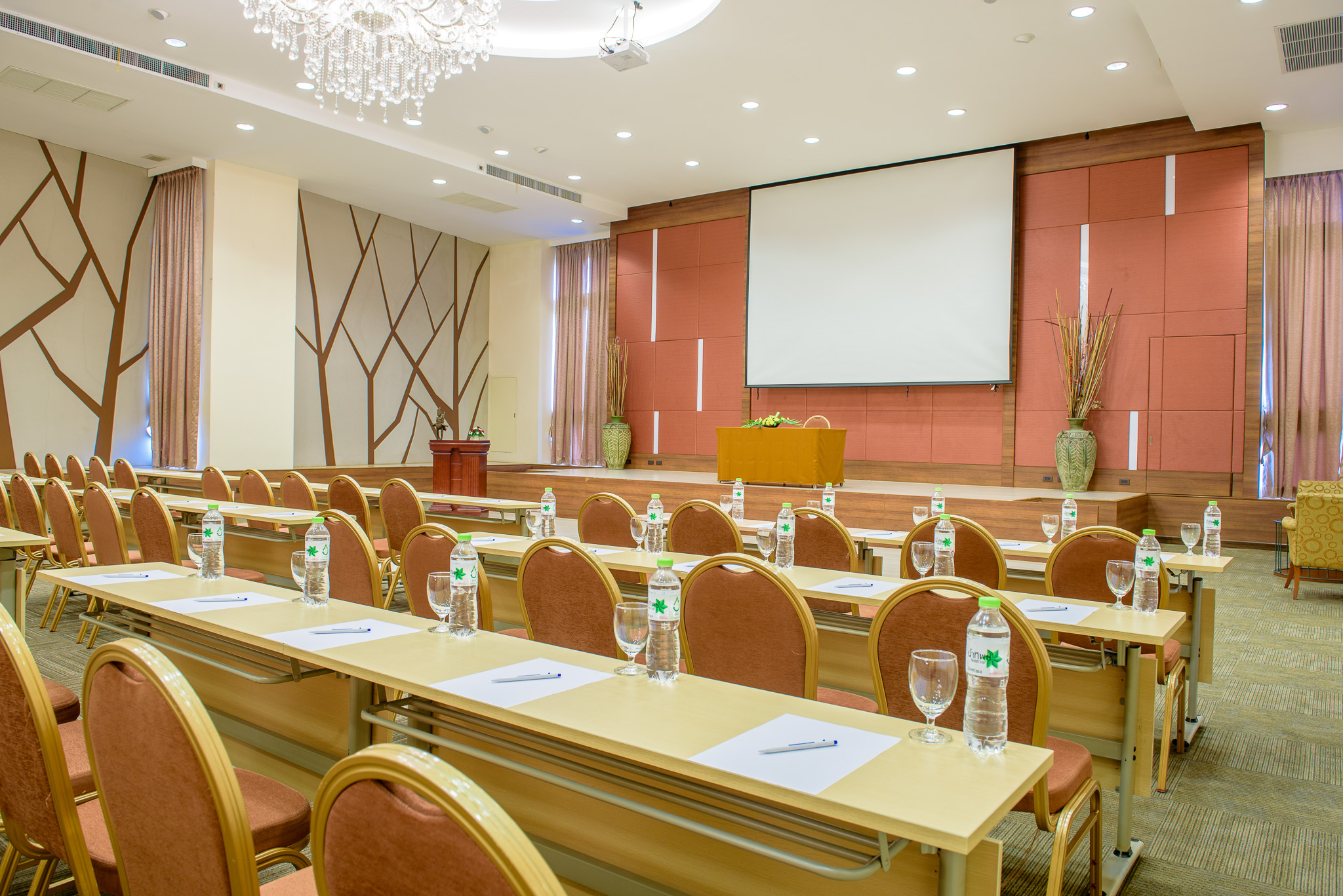 MICE (servicii de organizare de întâlniri, conferințe, alte evenimente)