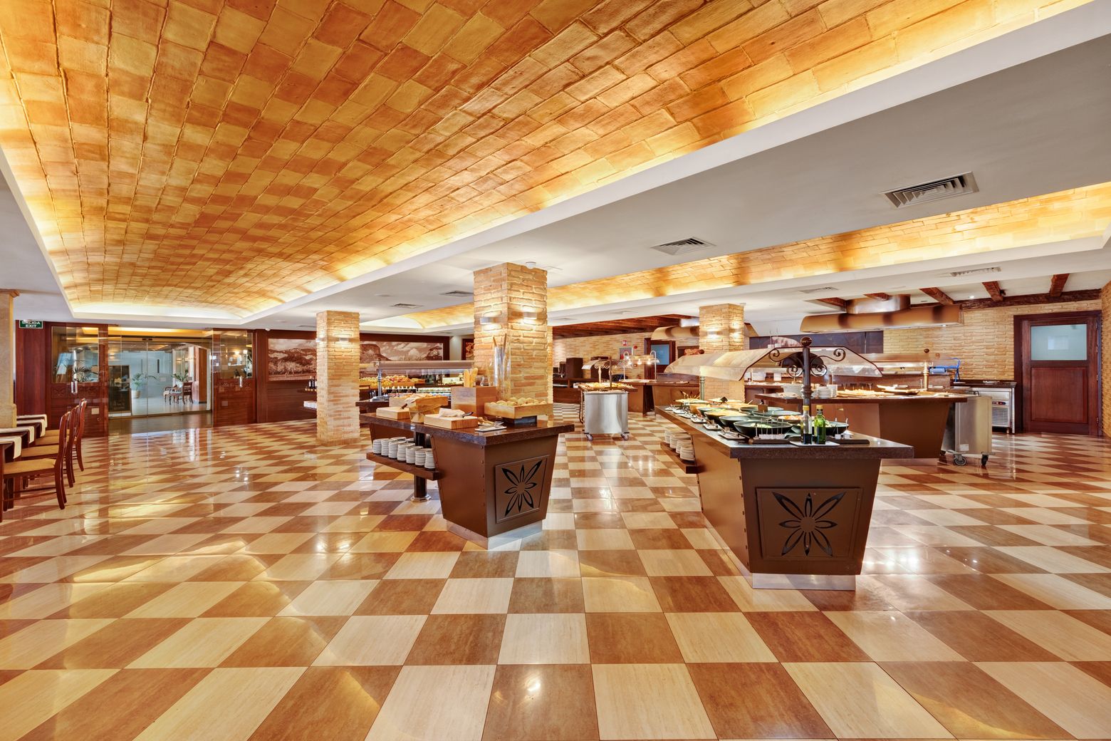 MAIN RESTAURANT