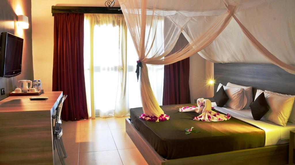 DELUXE ROOM
