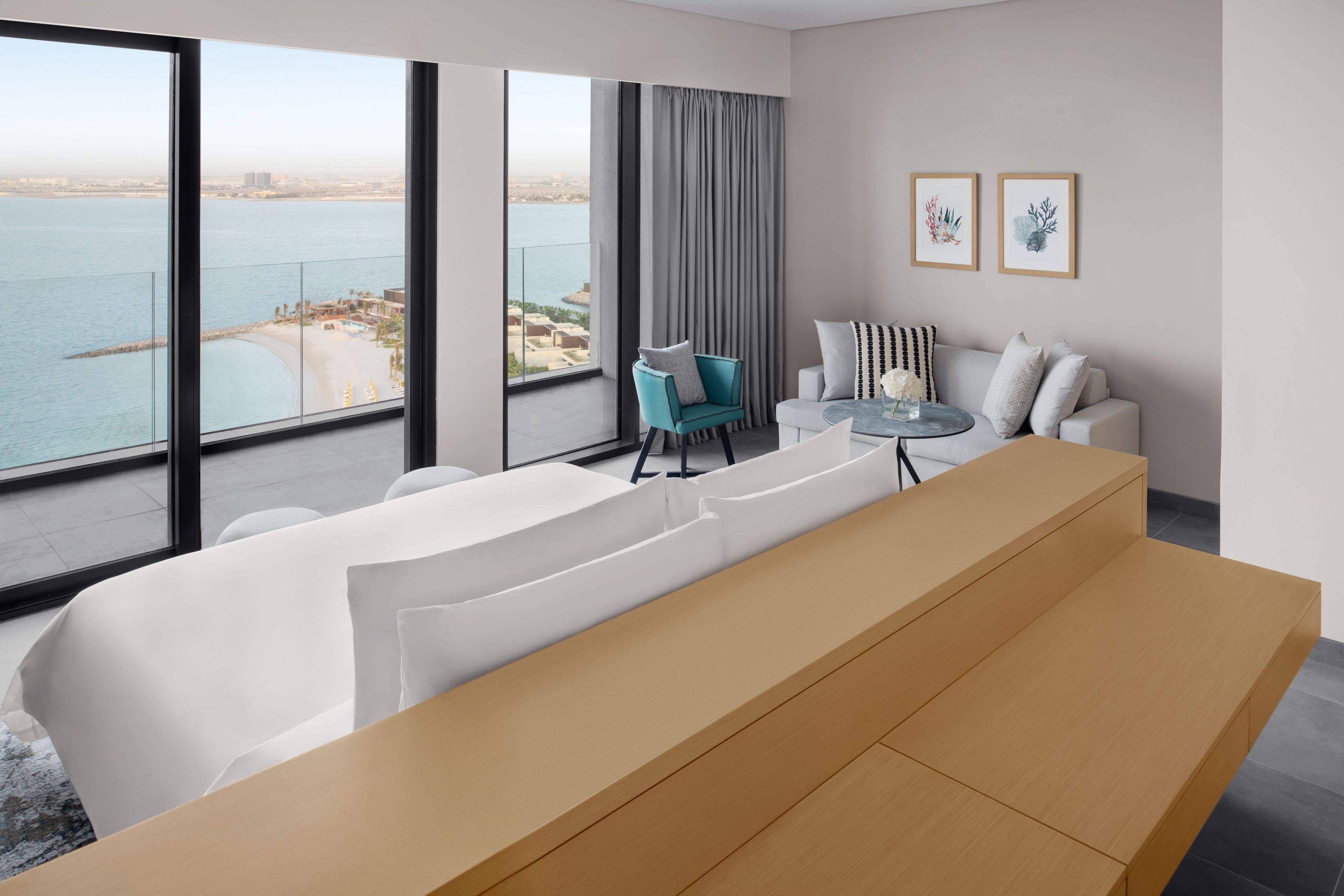 PANORAMIC BRIDGE SUITE POOL & BEACH VIEW