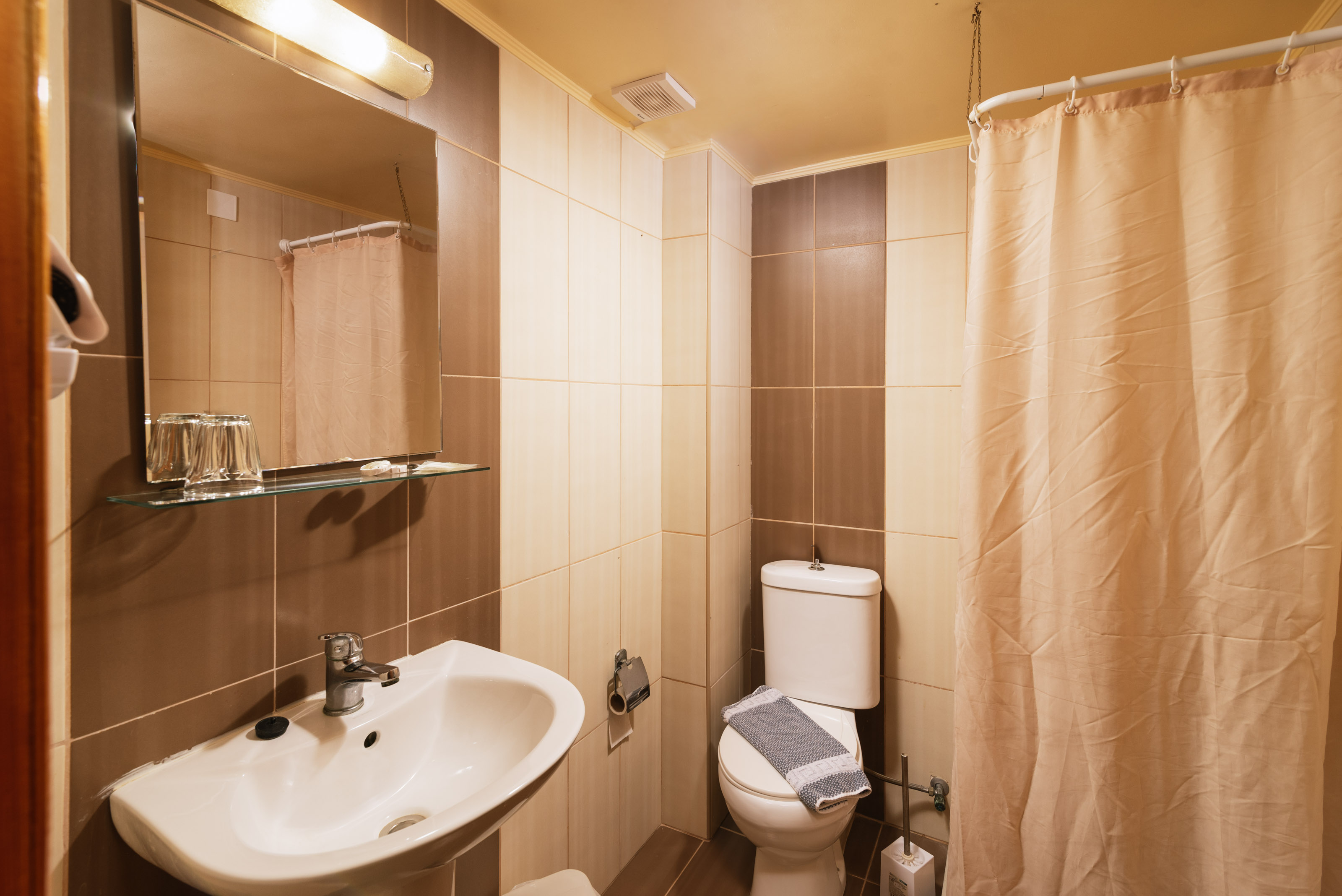 DOUBLE ROOM