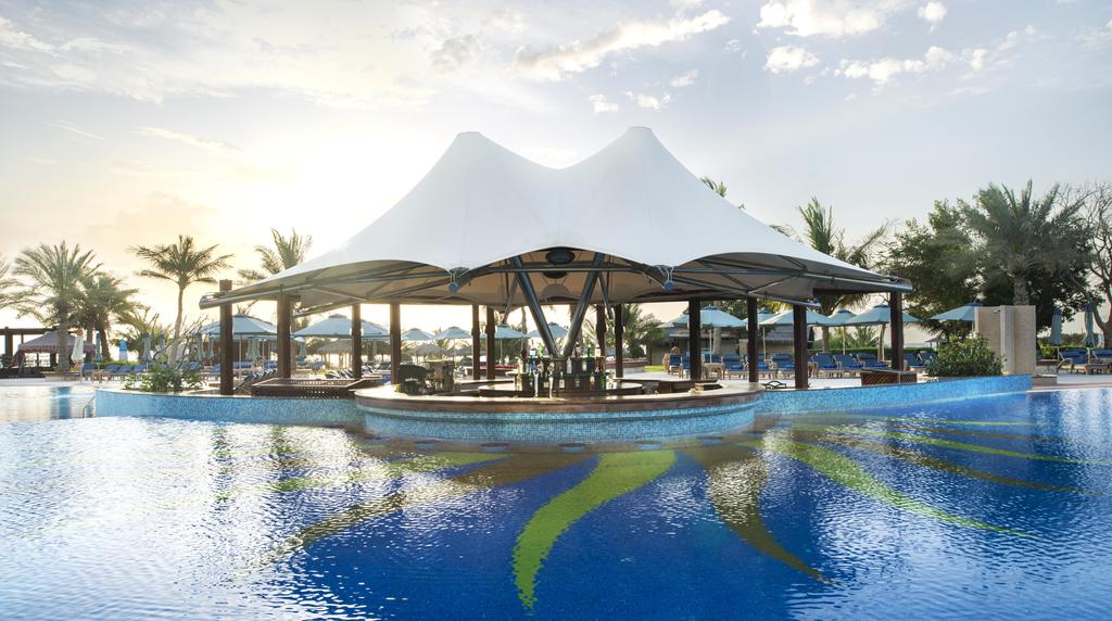 Baywatch Pool, Beach Bar
