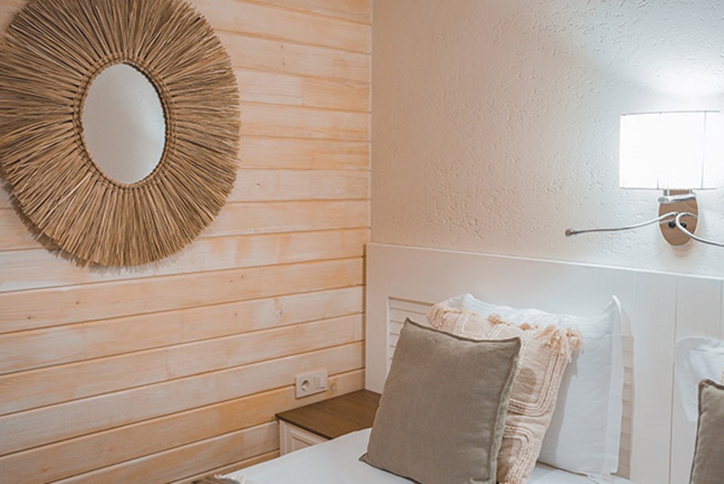 KUMQUAT ROOM