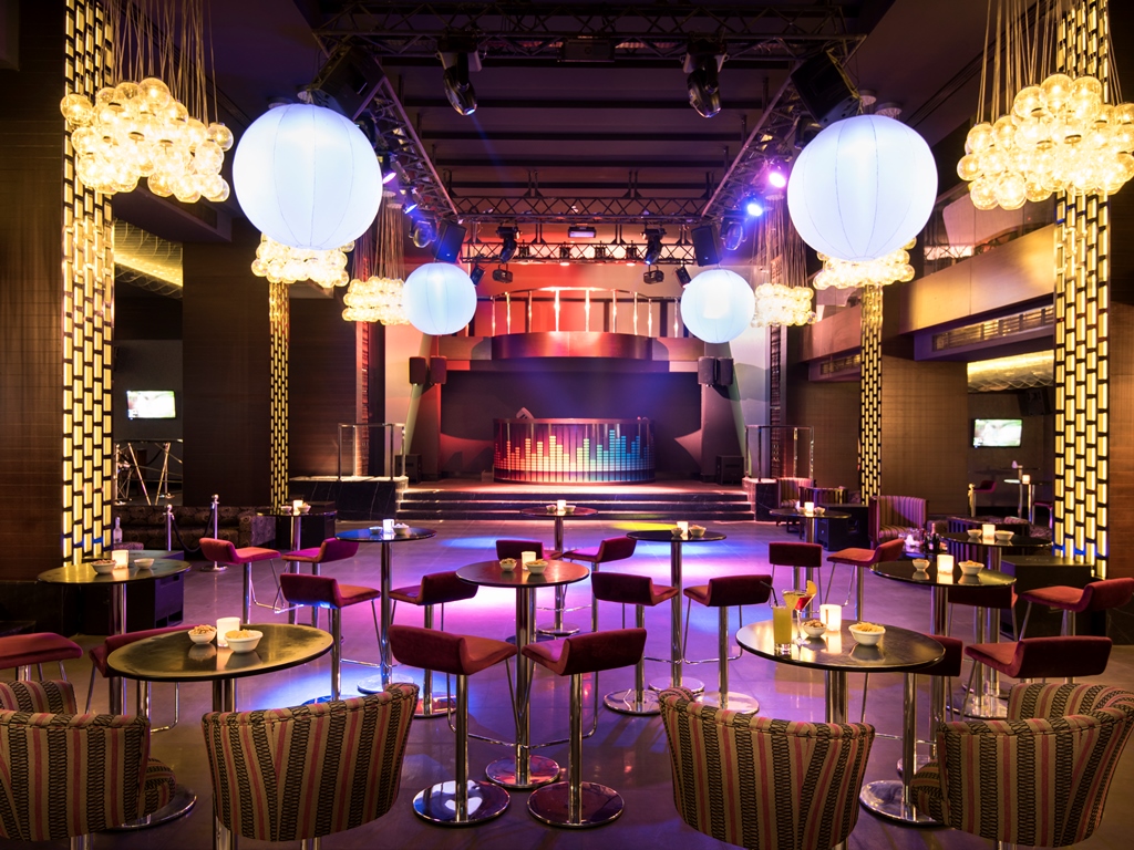 Aqua Pool Bar